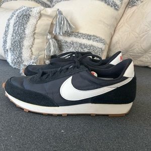 Women’s Nike Daybreak Size 9